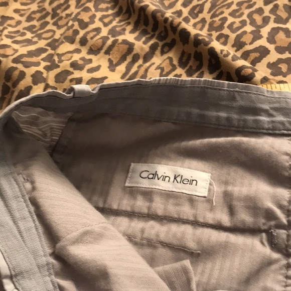 Calvin Klein size 36 light gray & white lightweight cotton shorts - Picture 14 of 15